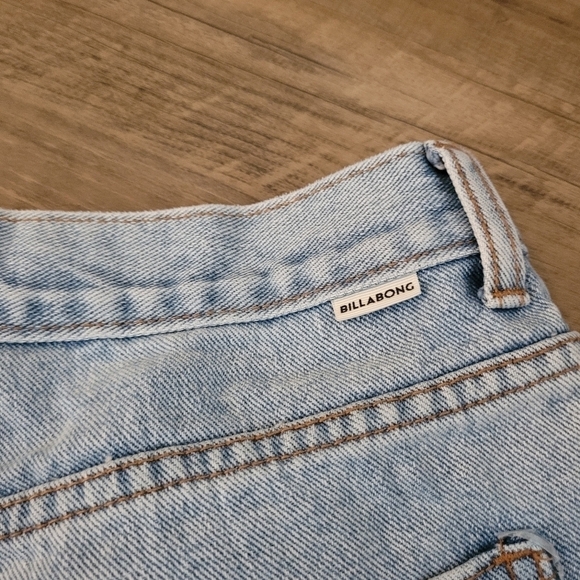 Billabong Drifted Away Denim Distressed Shorts Size 27 - Picture 5 of 5